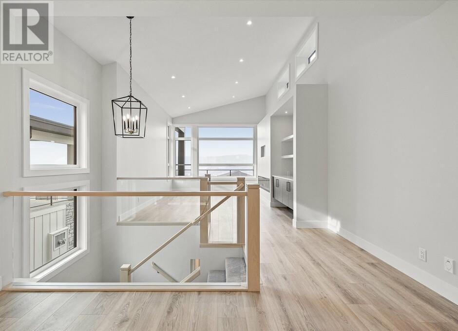 1221 Lone Pine Drive  Kelowna BC V1P 0A5 photo