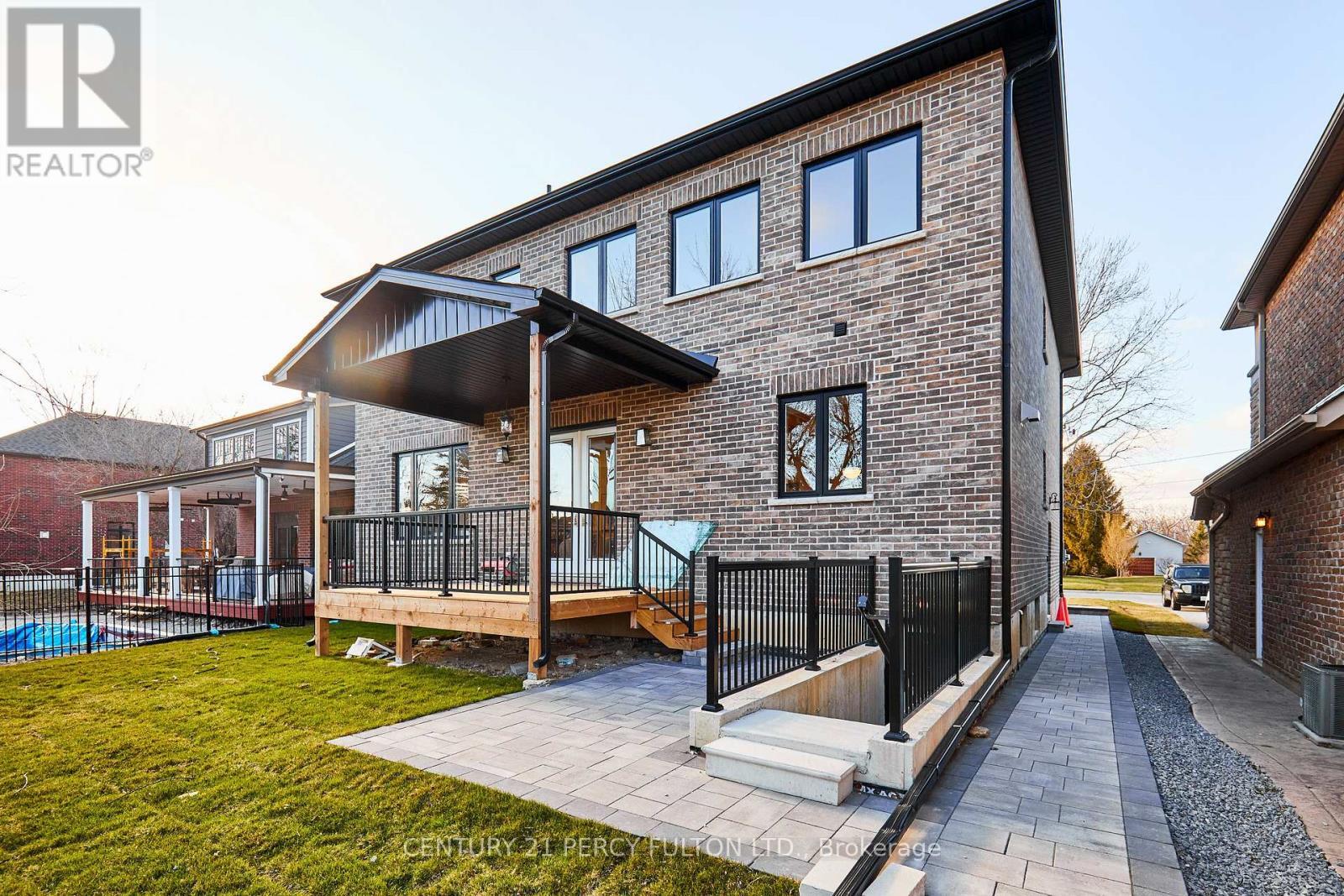 Property Photo: 2955D Seabreeze Road ON L1S 1X6