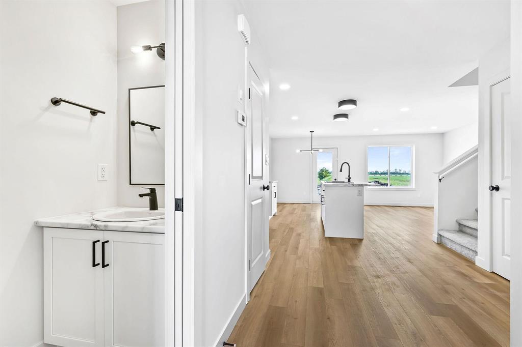 Property Photo: 54 Kootenay Way MB R5G 2Y1