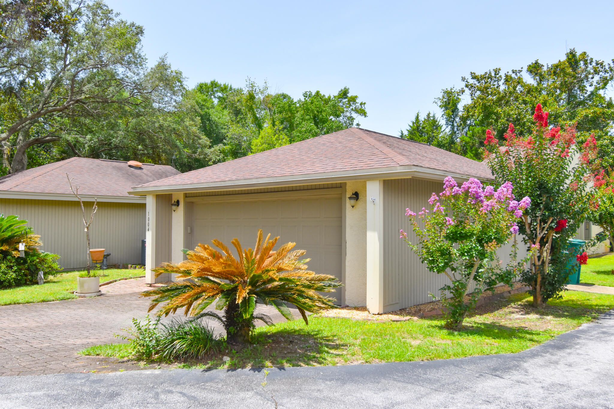 Property Photo: 700 Bay Drive 1004 FL 32578