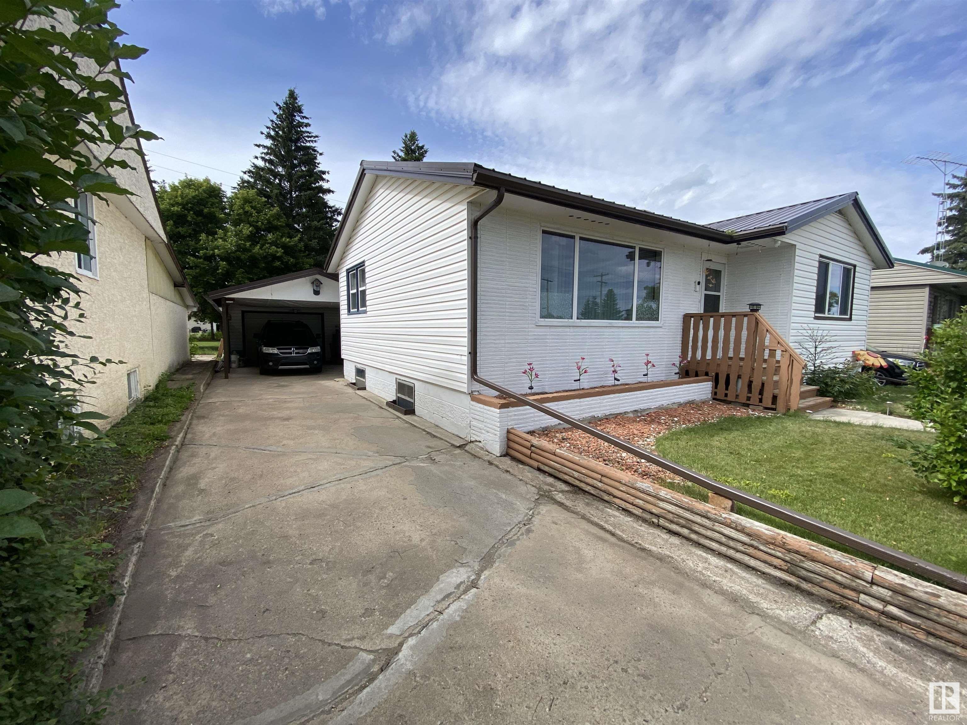 Property Photo:  5220 49 Street  AB T0B 4R0 