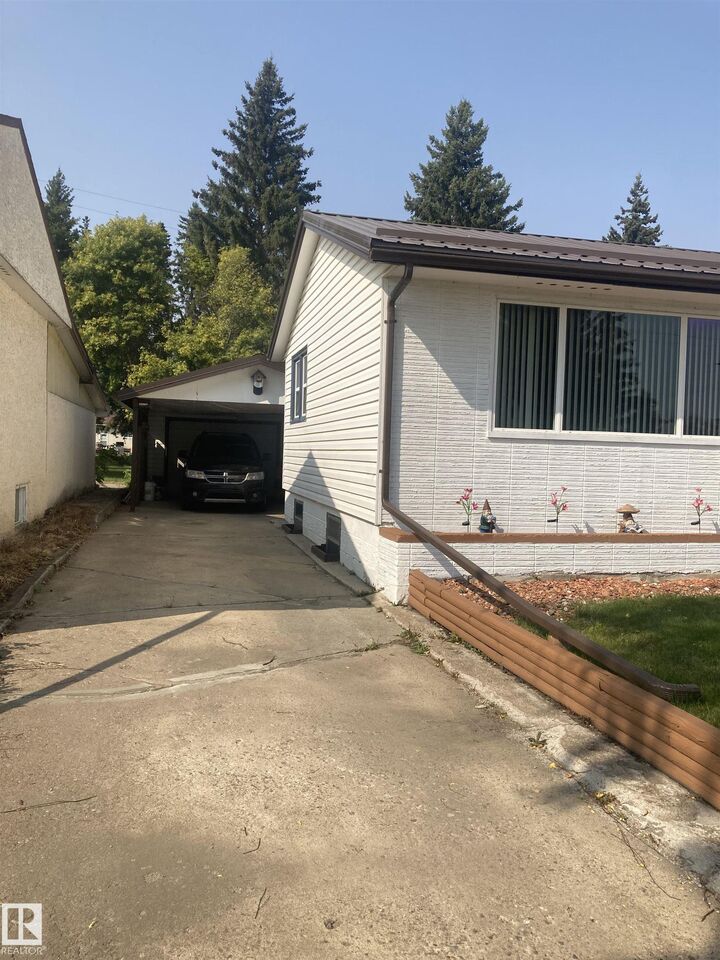 Property Photo:  5220 49 Street  AB T0B 4R0