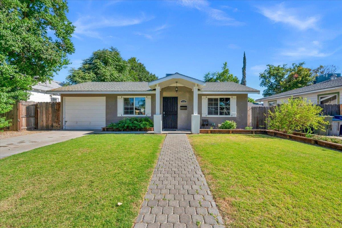 Property Photo:  1440 E Fountain Way  CA 93704 
