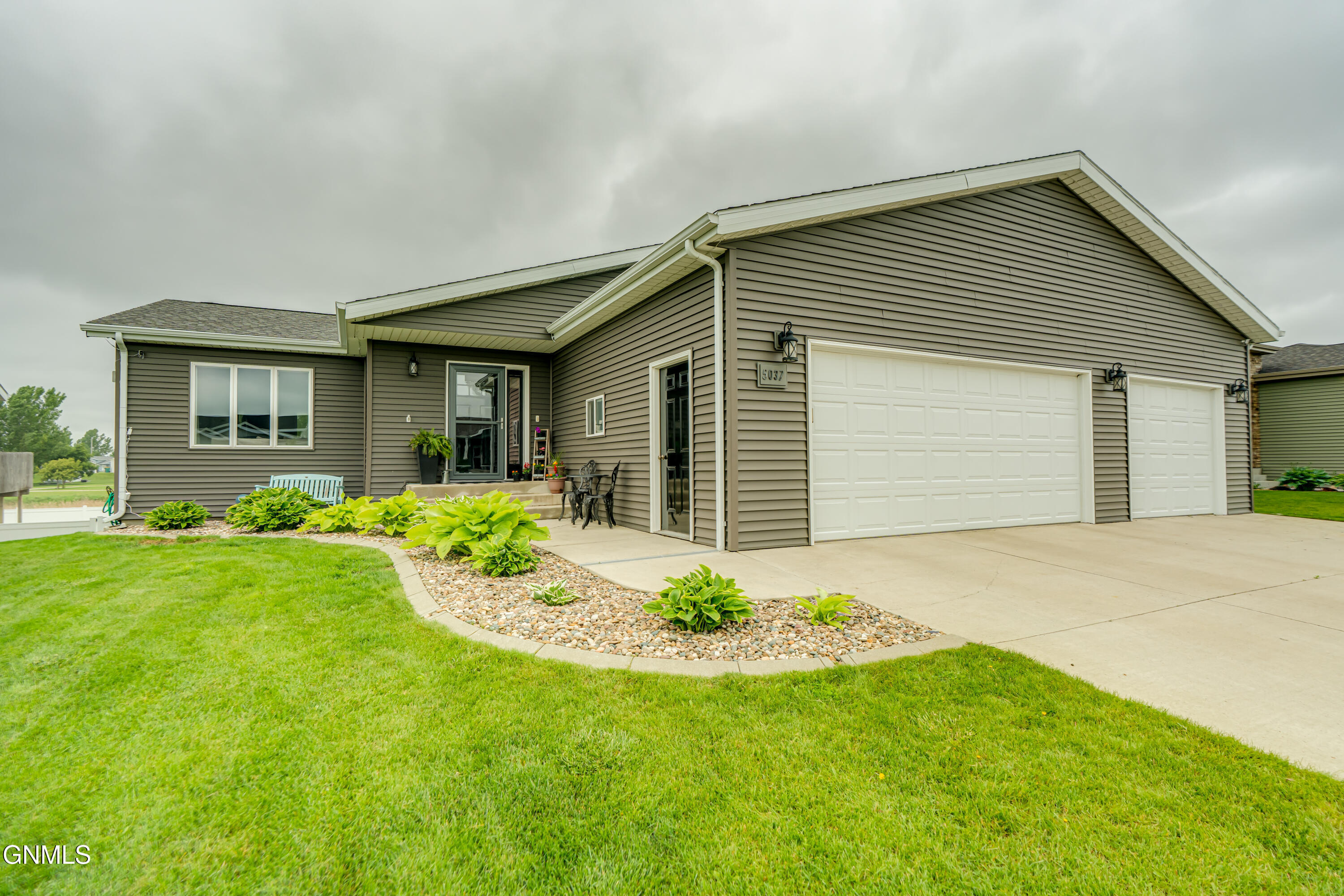5037 Hitchcock Drive  Bismarck ND 58503 photo