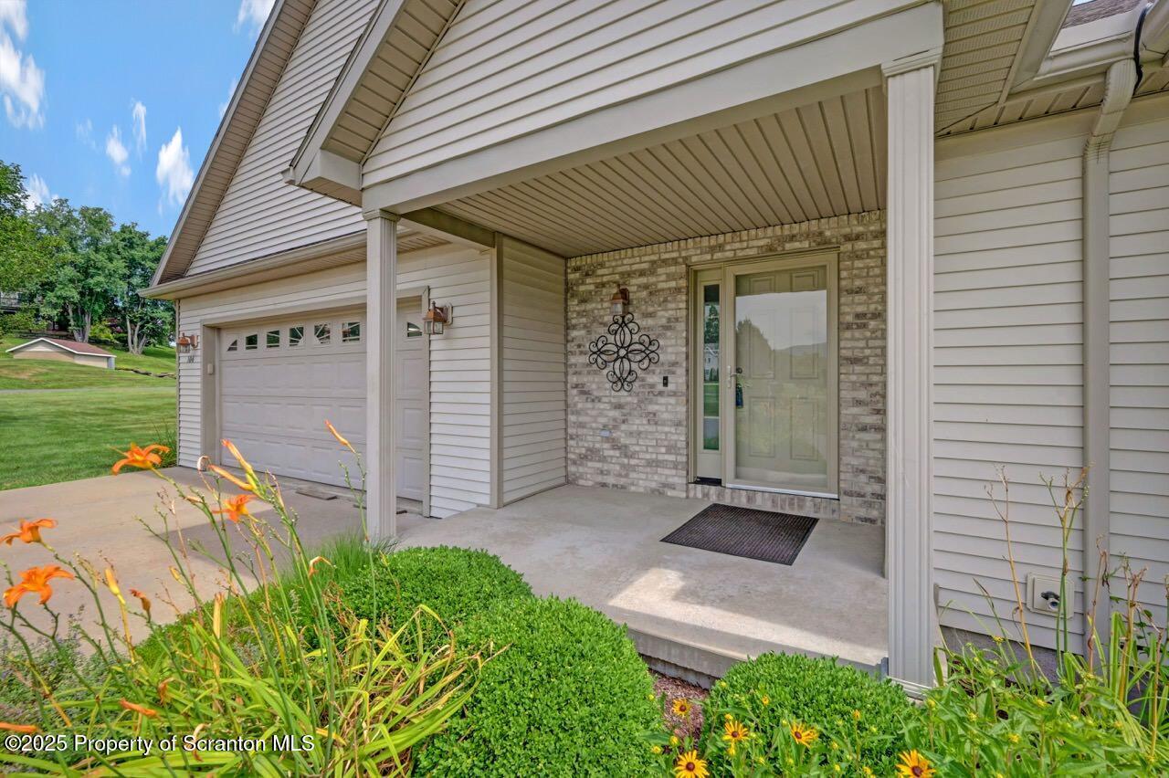 Property Photo: 104 Grandview Drive Drive PA 18657