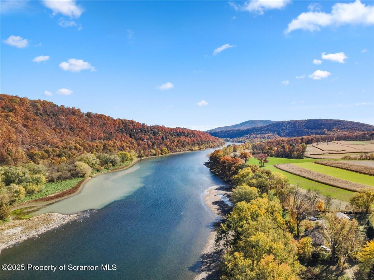 Property Photo: 329 Dunays Place PA 18657
