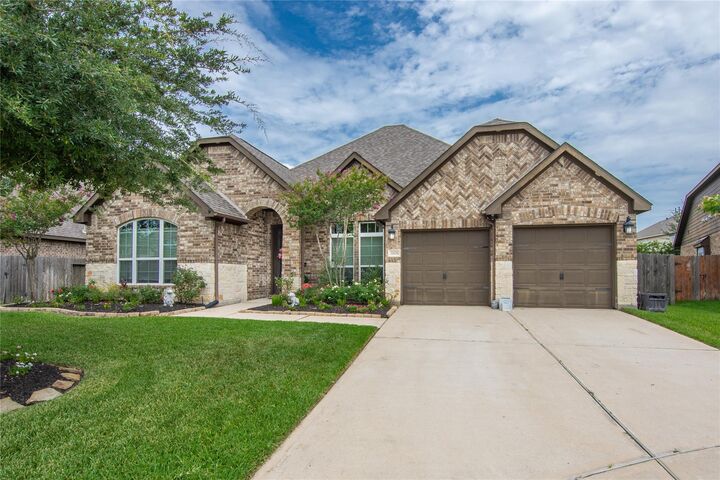 Property Photo: 31606 Hummingbird Oak Drive TX 77447