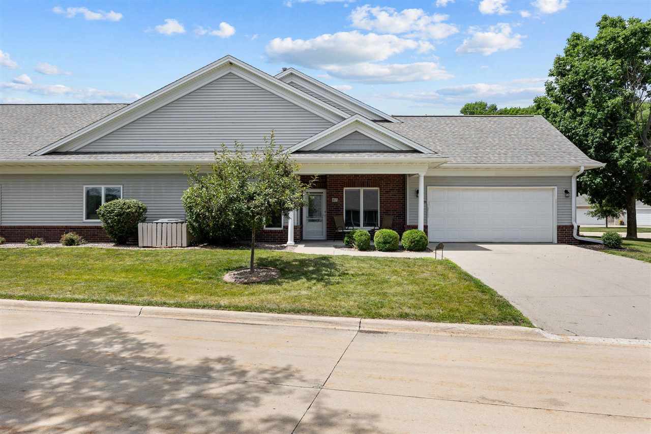 Property Photo: 47 Colwyn Ct IA 52246