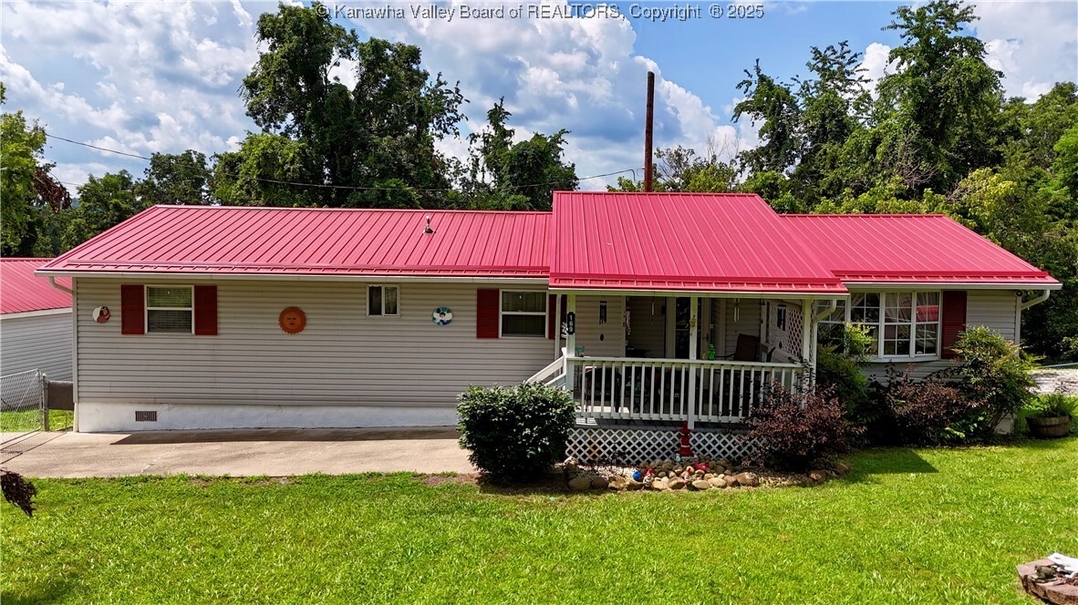 Property Photo: 169 Myrtle Tree Road WV 25309