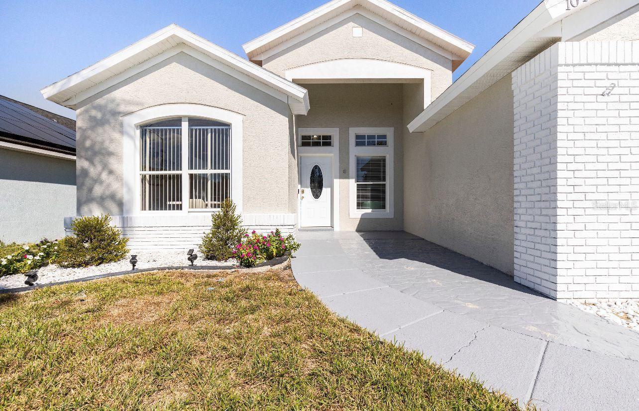 Property Photo: 1041 Jaybee Avenue FL 33897