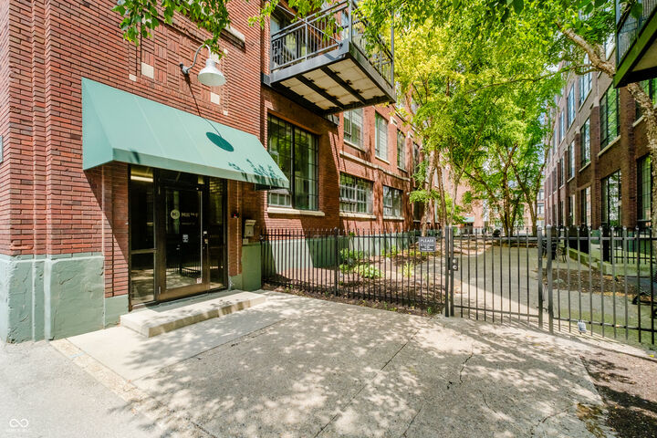 Property Photo:  624 E Walnut Street 26  IN 46204 