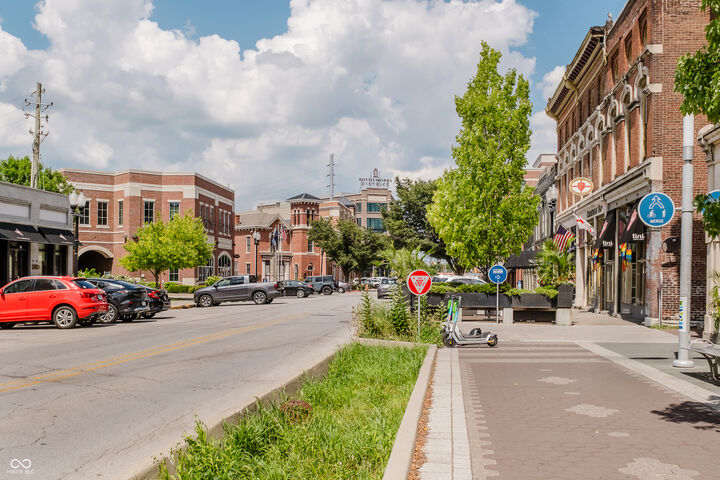 Property Photo:  624 E Walnut Street 26  IN 46204