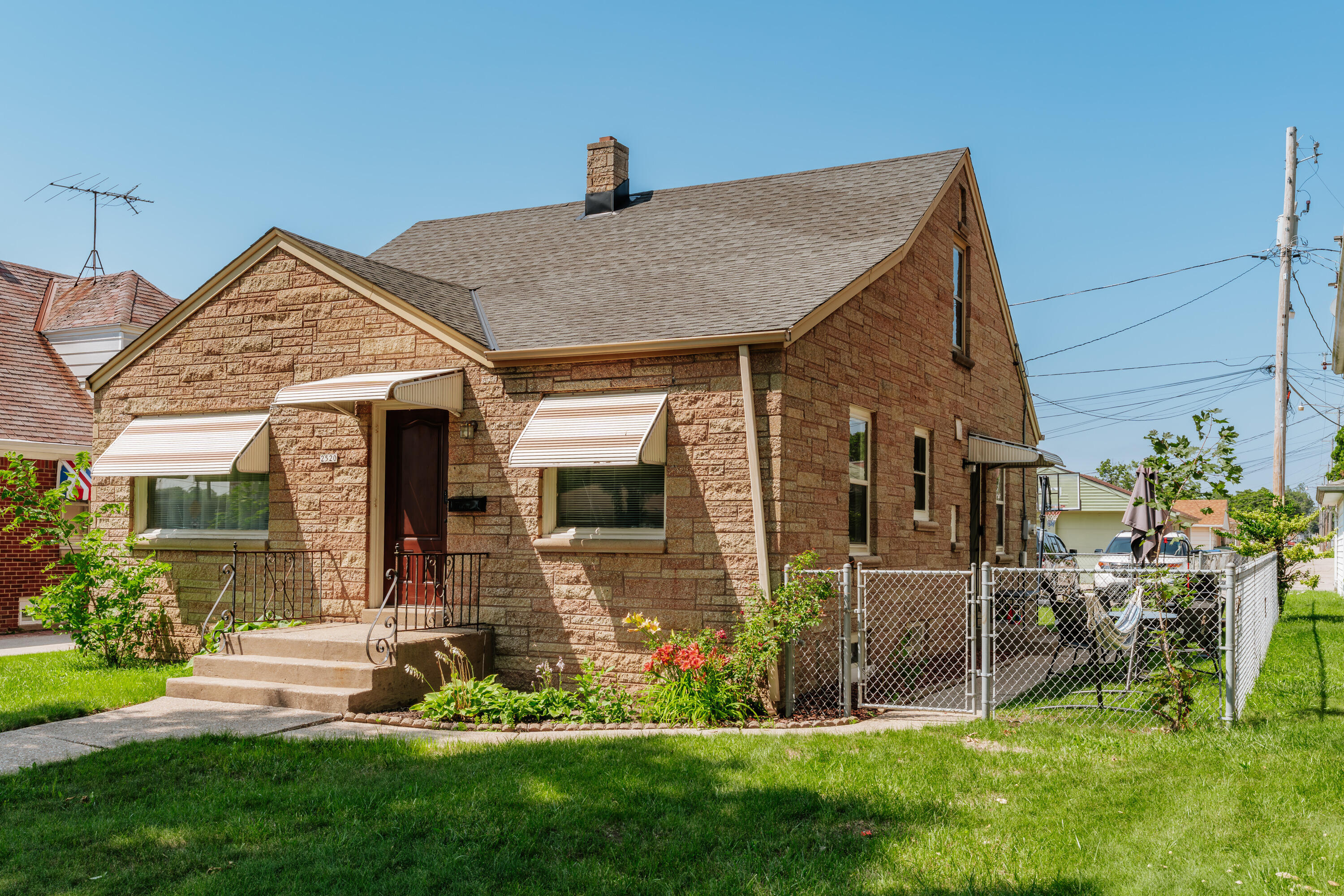 Property Photo:  2520 W Morgan Ave  WI 53221 