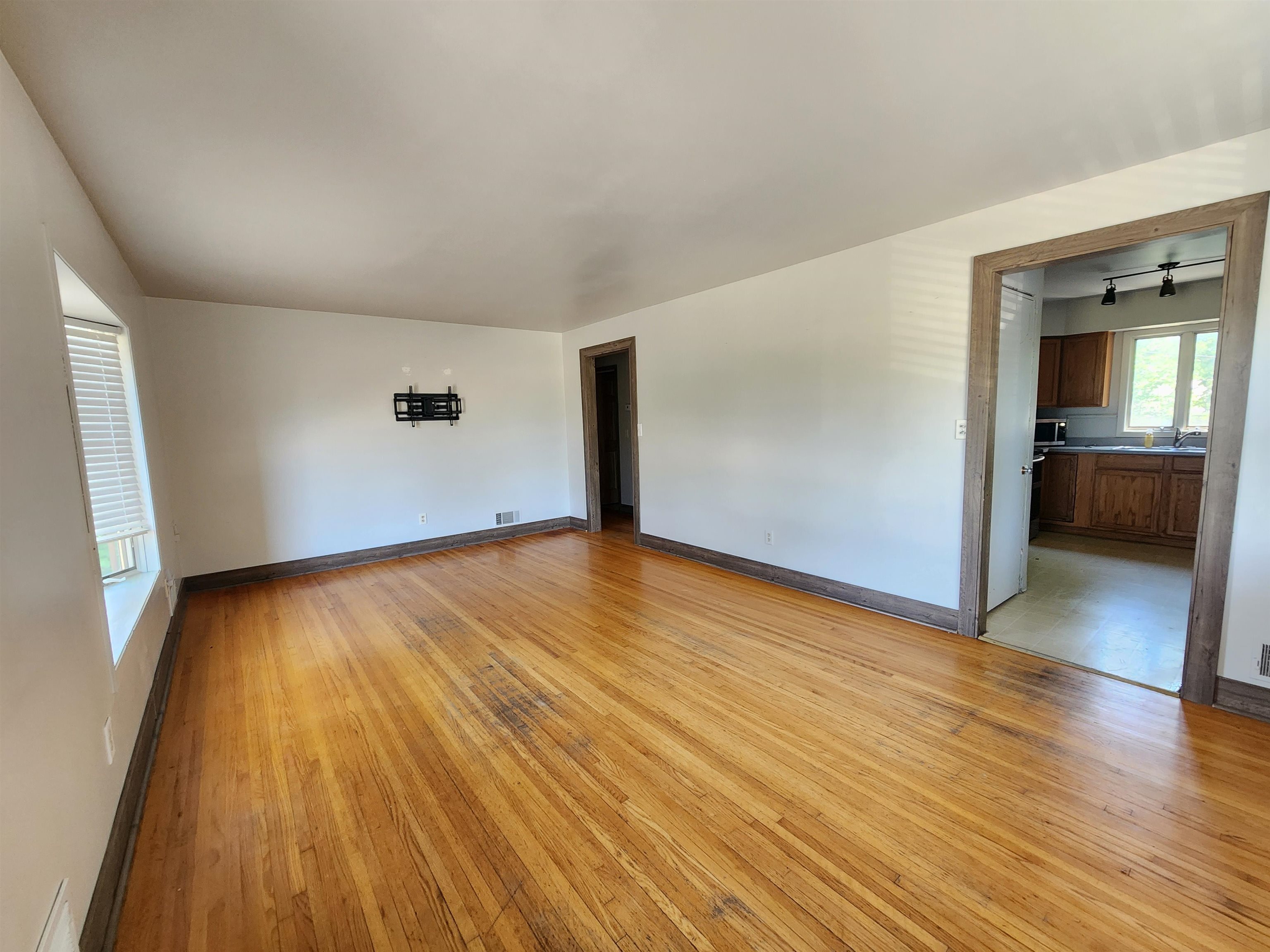 Property Photo: 1721 6th St SW ND 58701