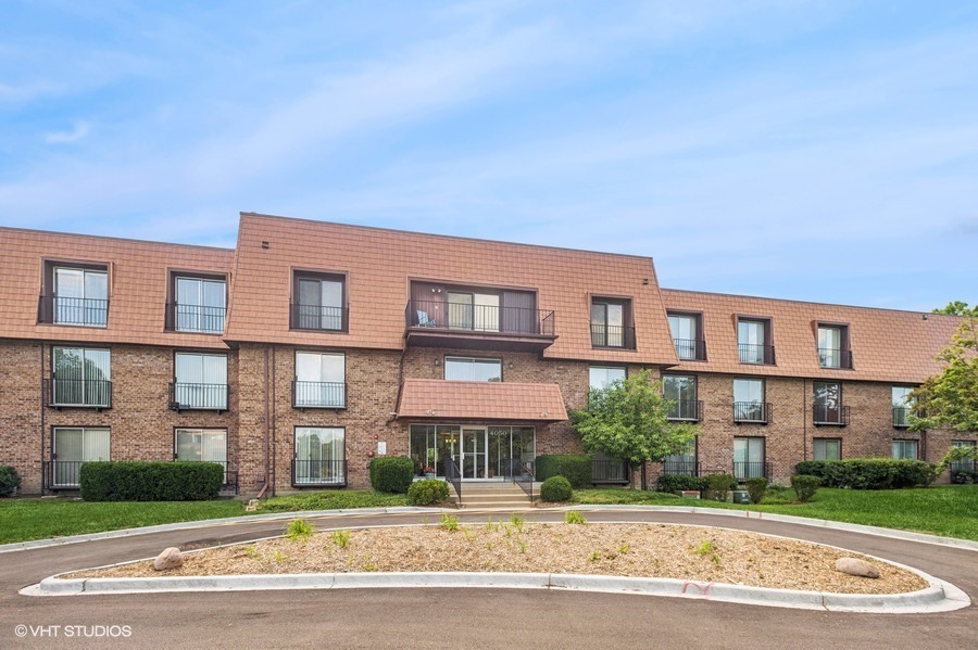 Property Photo:  4050 Dundee Road 209  IL 60062 