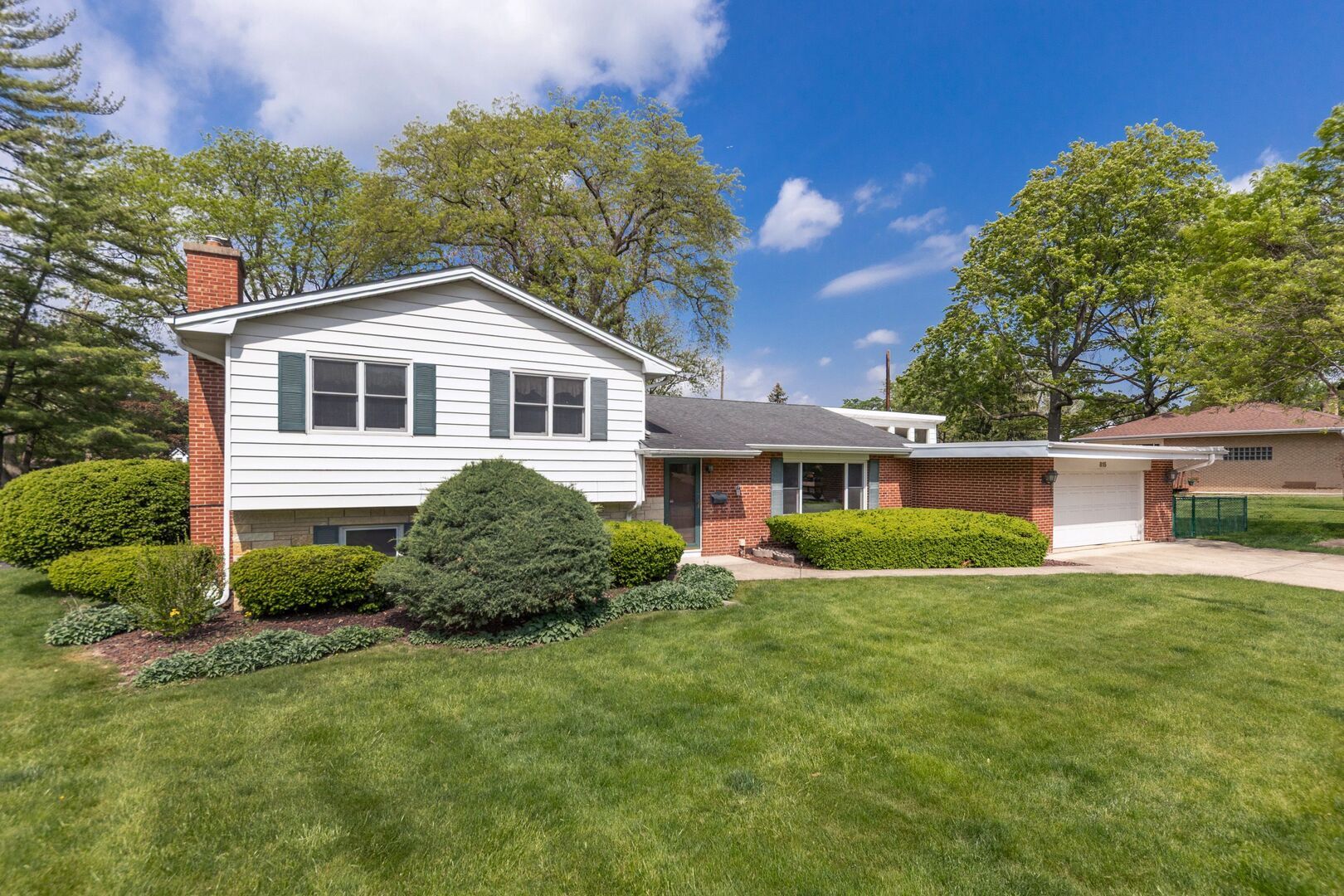 Property Photo: 815 Santa Maria Drive IL 60540