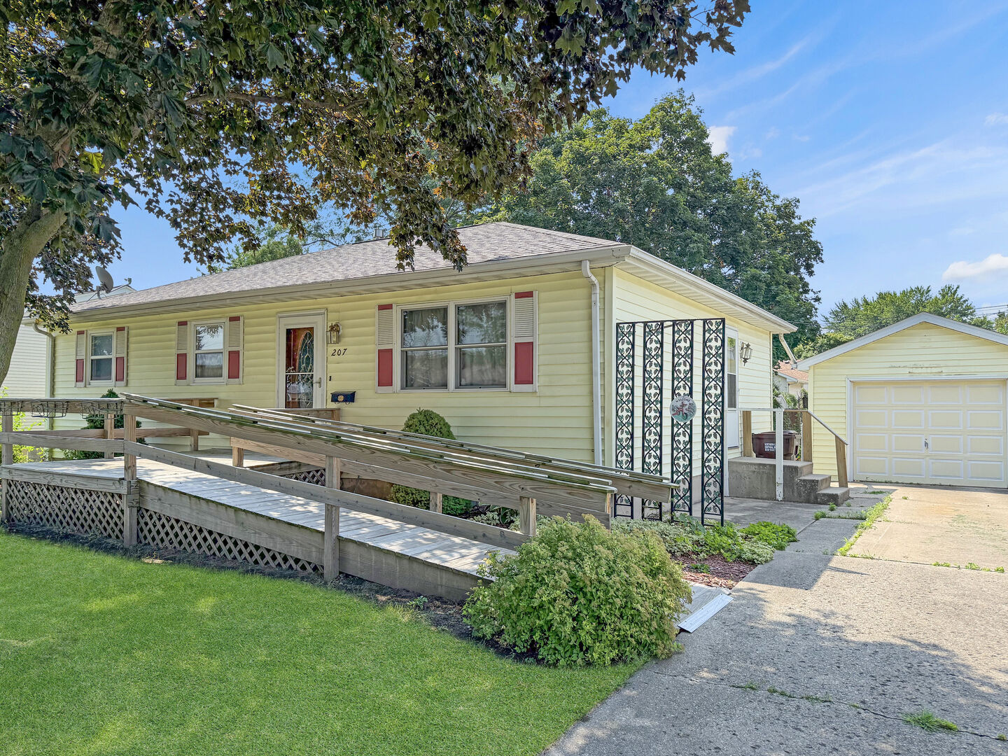 Property Photo:  207 Southview Drive  IL 61068 