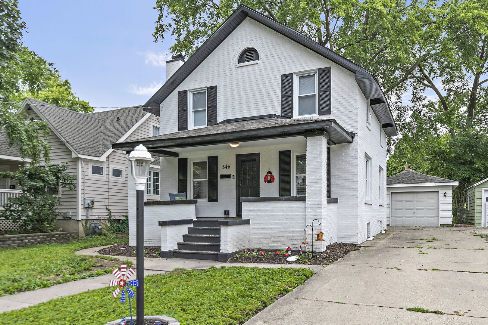 Property Photo:  845 N 10th Street  IL 60115 