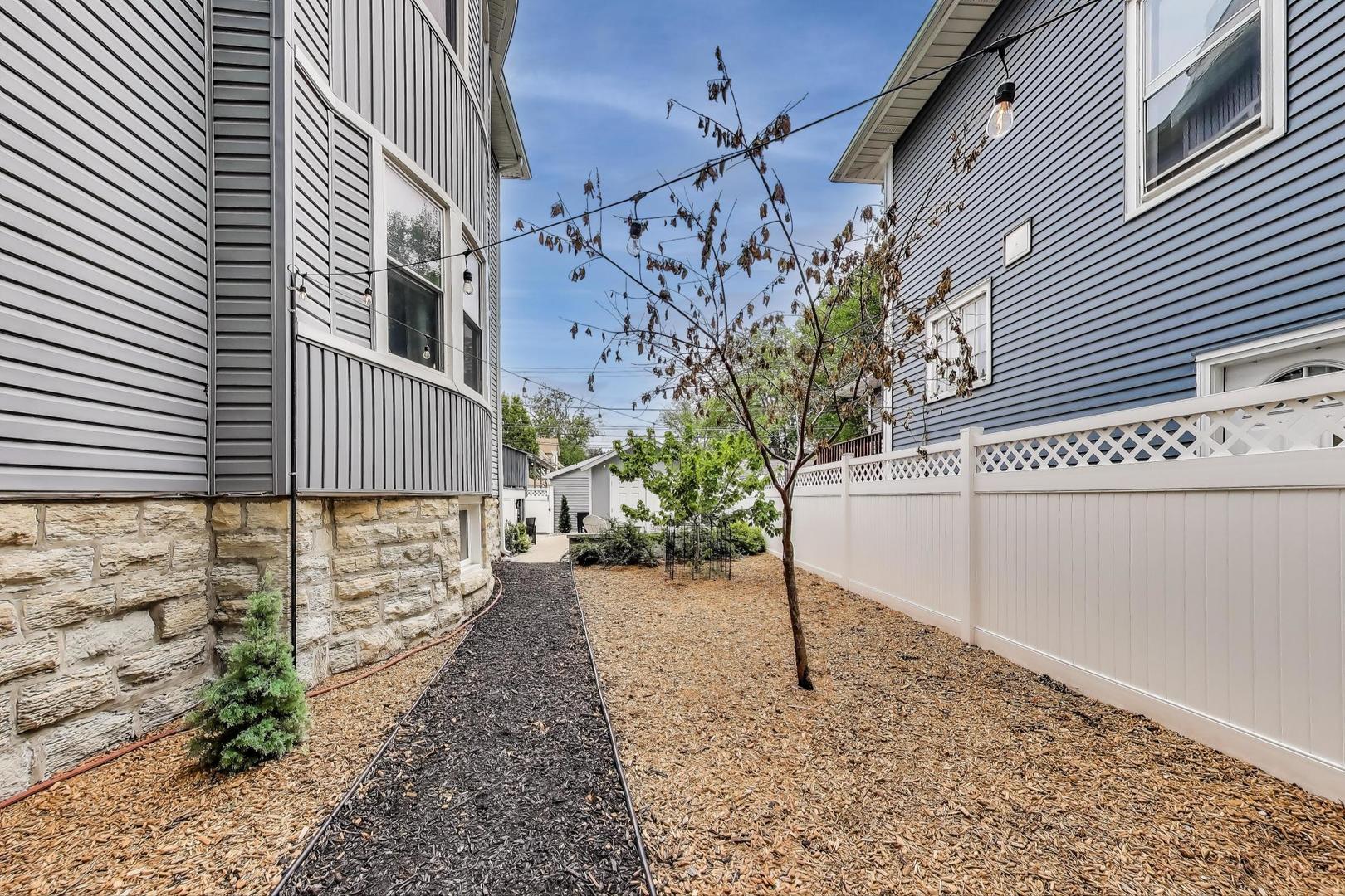 Property Photo: 3239 Wesley Avenue IL 60402