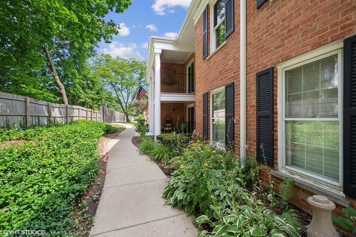 Property Photo: 520 Shorely Drive 201 IL 60010
