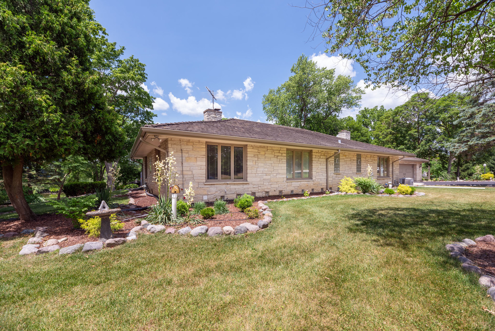 Property Photo: 1090 Roselle Road IL 60067