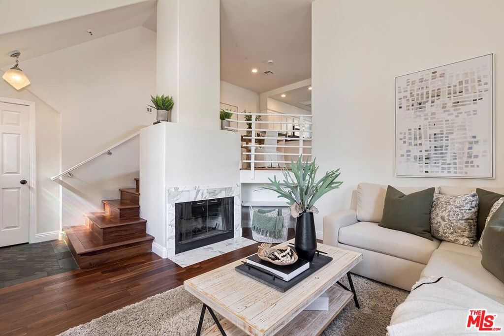 Property Photo:  1630 E Palm Avenue 5  CA 90245 