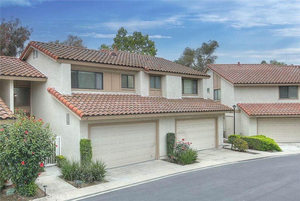 Property Photo:  23020 Paseo De Terrado 2  CA 91765 