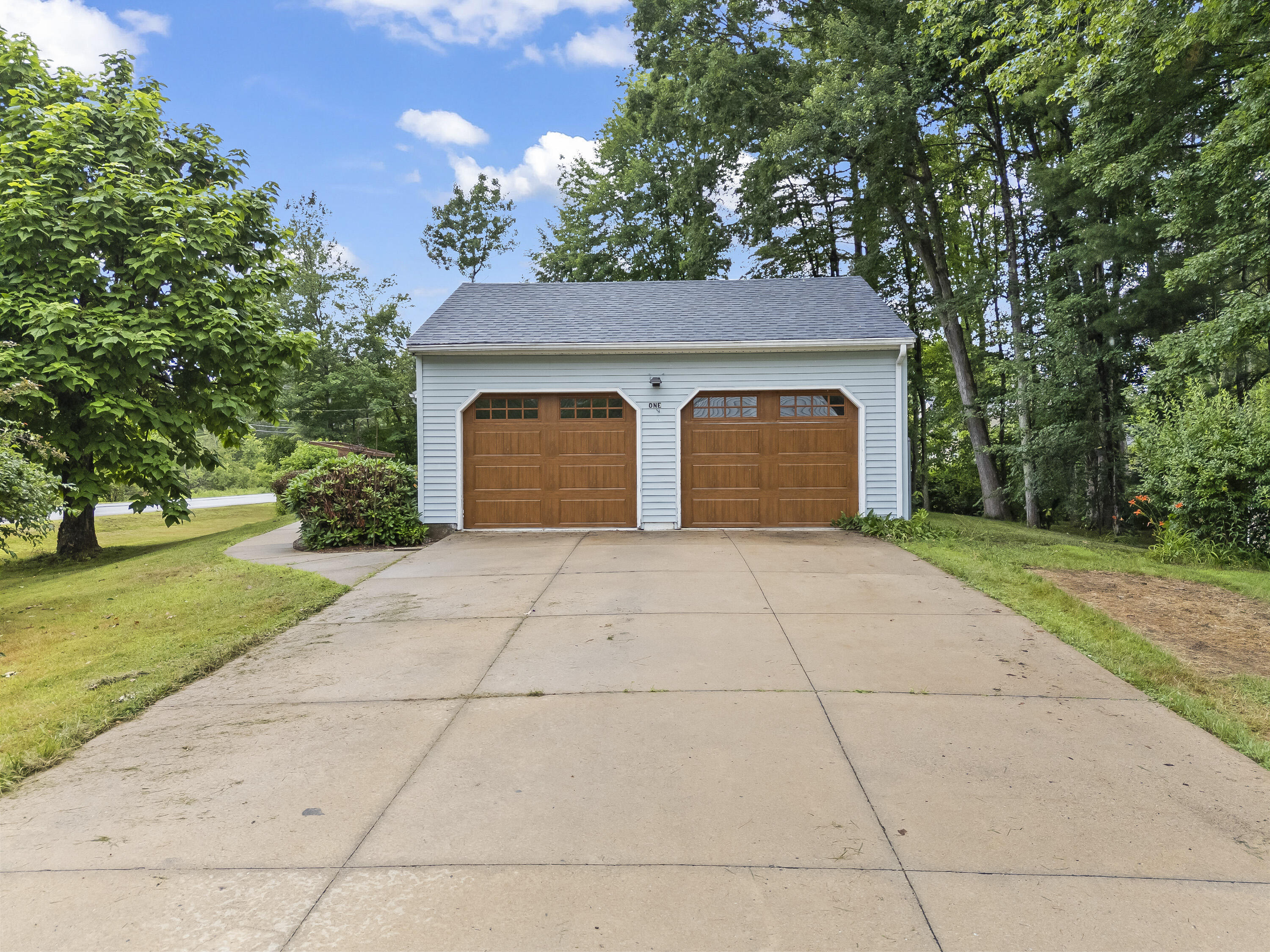 Property Photo:  1 Springtree Lane  ME 03908 