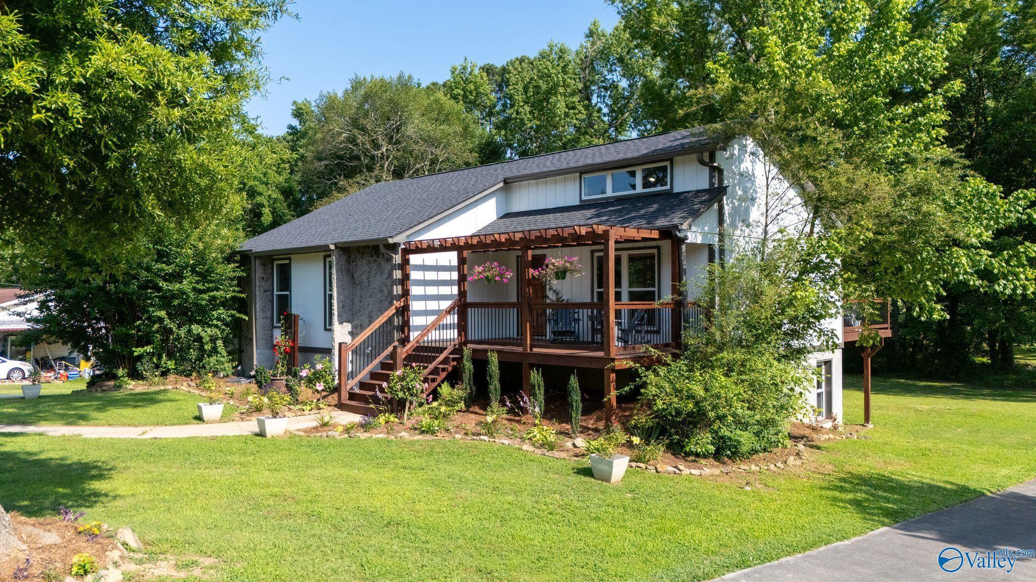 Property Photo:  214 NE 10th Avenue  AL 35016 