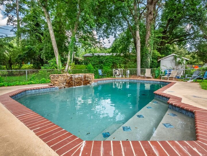 Property Photo:  307 Combs  MS 38655 