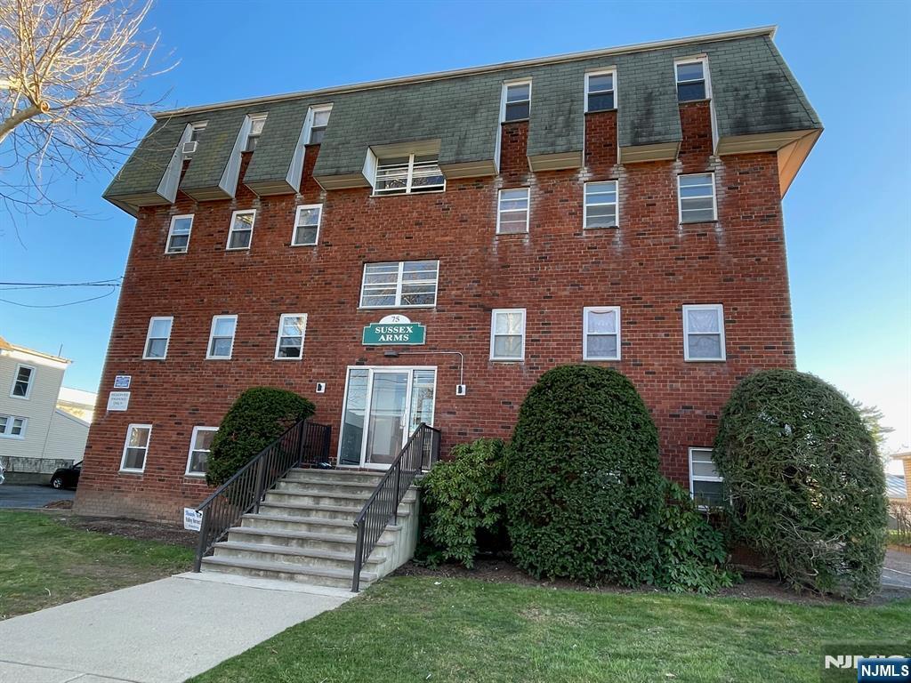 Property Photo: 75 Sussex Street 4A NJ 07601