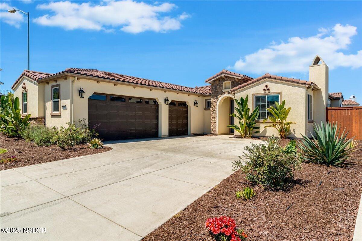 Property Photo: 5813 Foxglove Court CA 93455