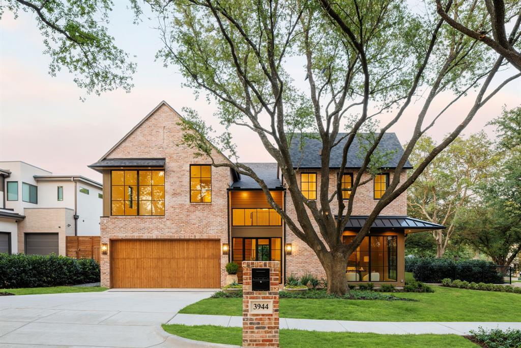 Property Photo: 3944 Dalgreen Circle TX 75214