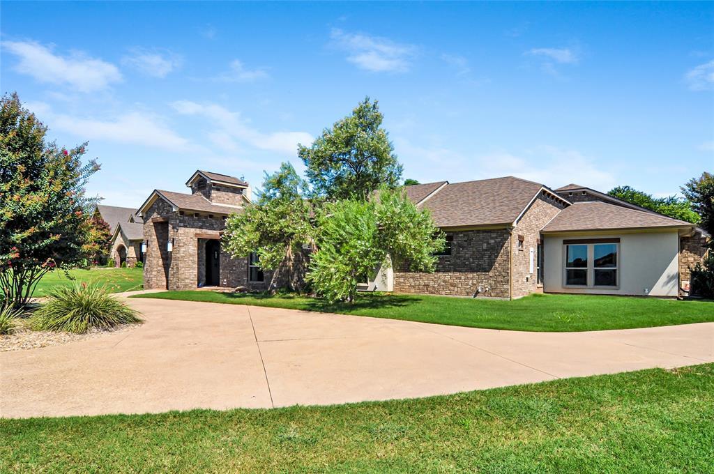 Property Photo: 1803 W Emerald Bend Court TX 76049
