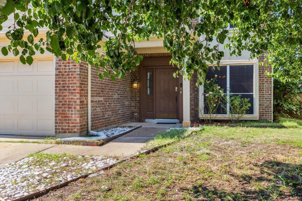 Property Photo: 2528 Creekwood Lane TX 76123