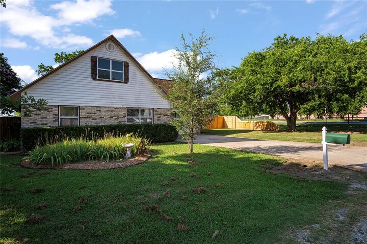 Property Photo: 301 Spring Creek TX 76272