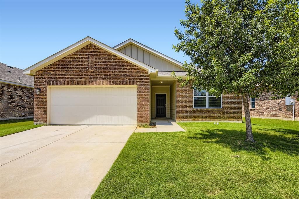 Property Photo:  421 Starboard Drive  TX 76036 