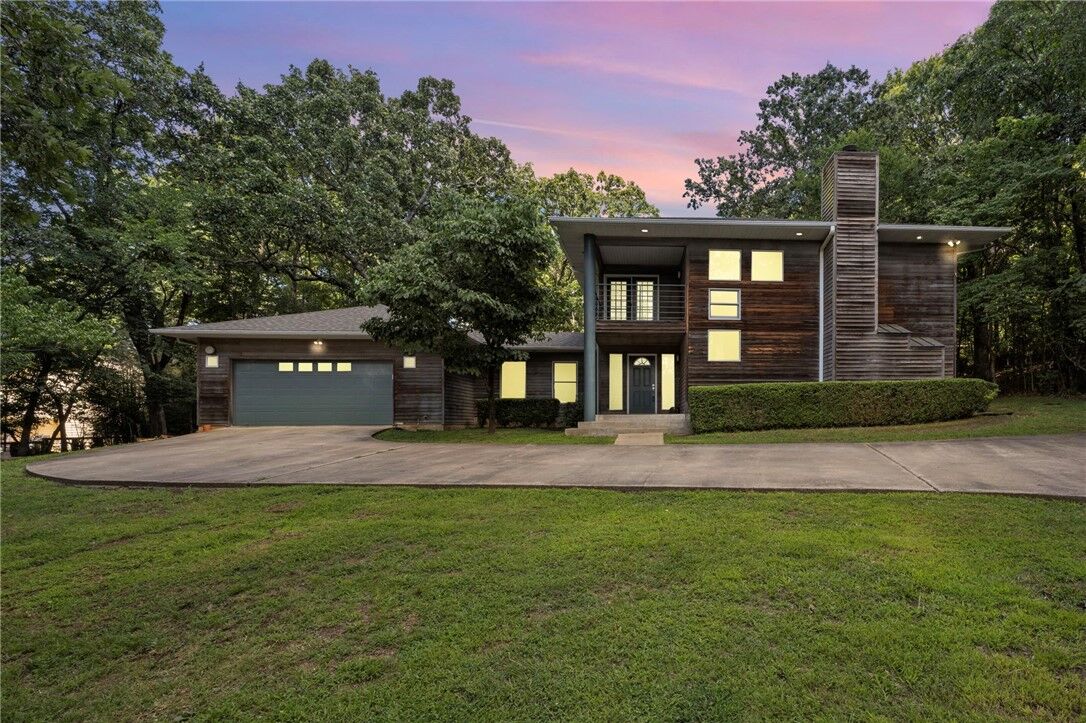 Property Photo:  1705 E Mission Boulevard  AR 72703 