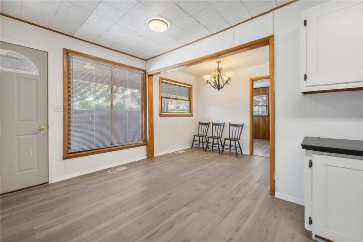 Property Photo: 702 E Argyle AR 72601