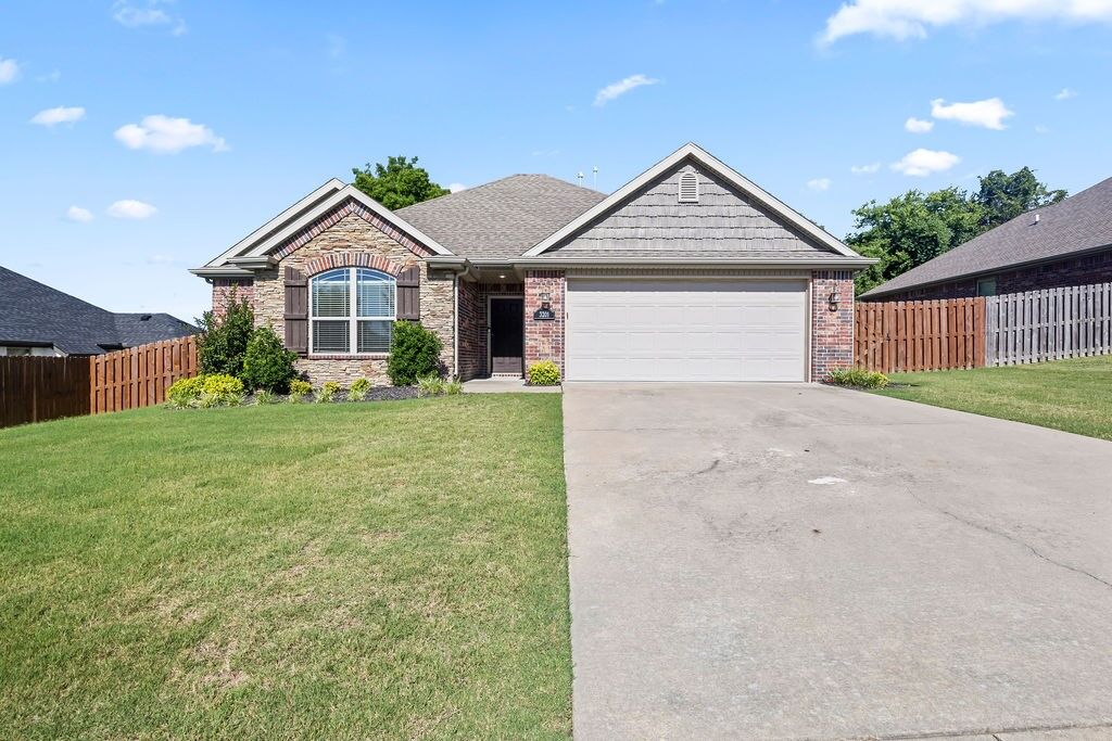 Property Photo:  3201 N Raven Lane  AR 72704 