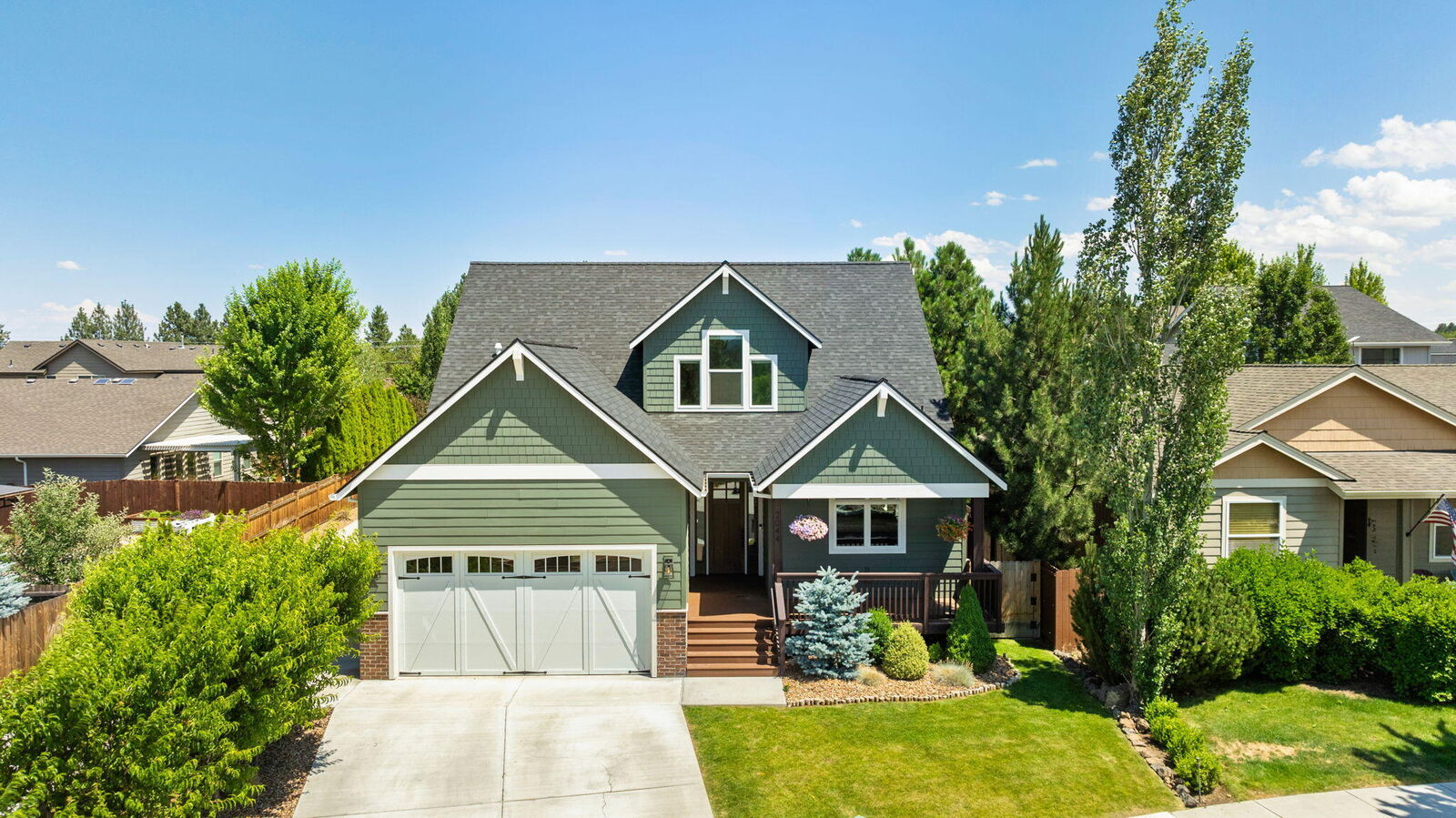 Property Photo: 2044 NE Altura Drive OR 97701