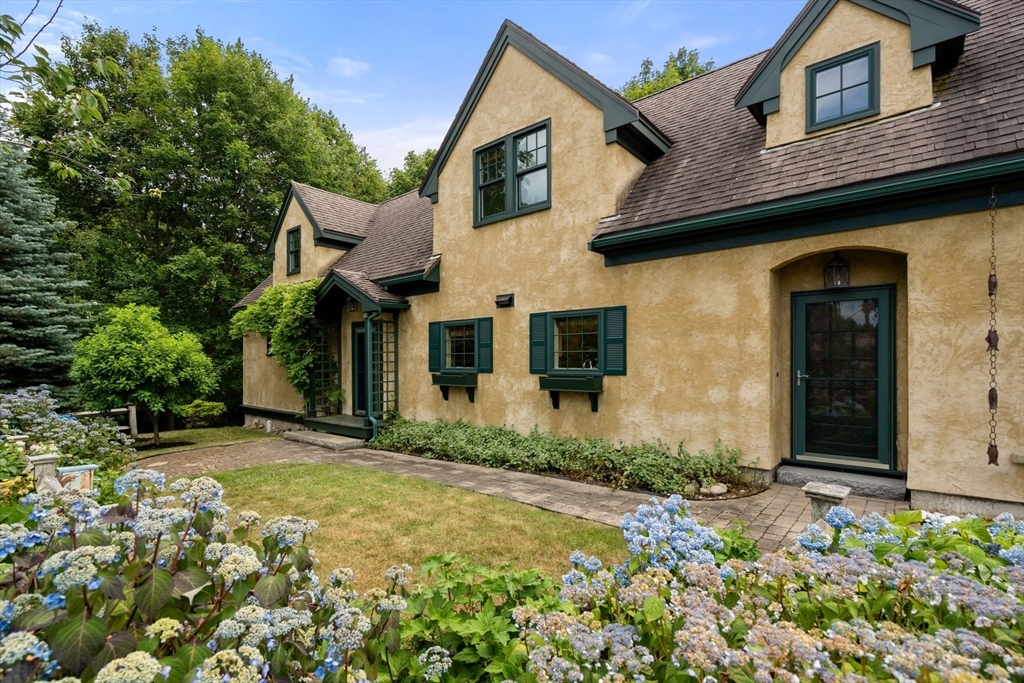 Property Photo:  126R Mount Pleasant Avenue  MA 01930 