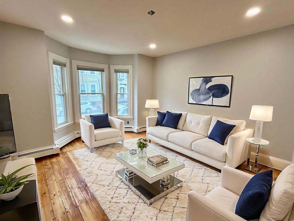 Property Photo:  564 E 6th St 1  MA 02127 