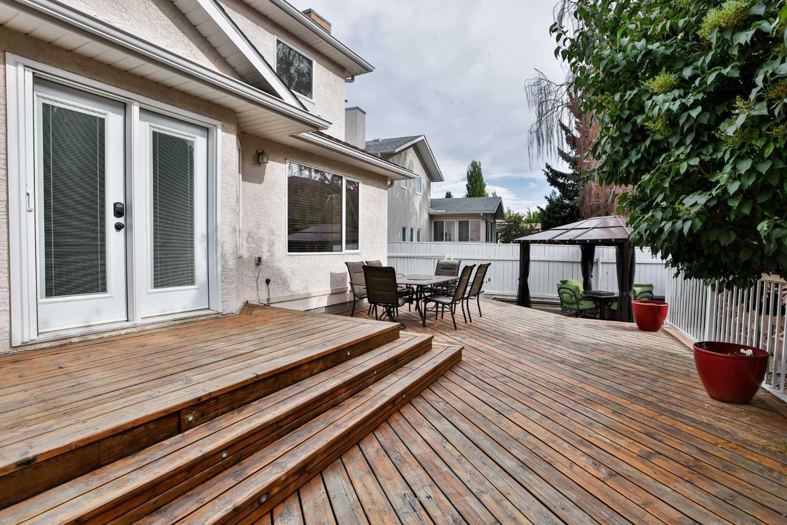 Property Photo: 2512 23 Street S AB T1K 6K2