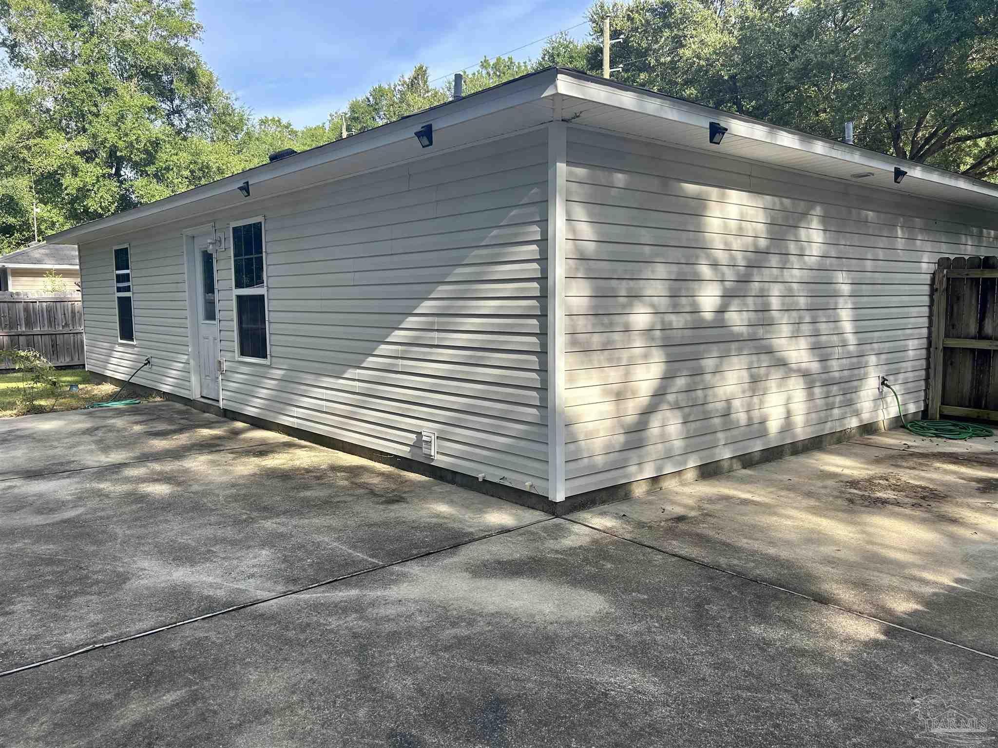 Property Photo: 5730 Ridge Ave FL 32583