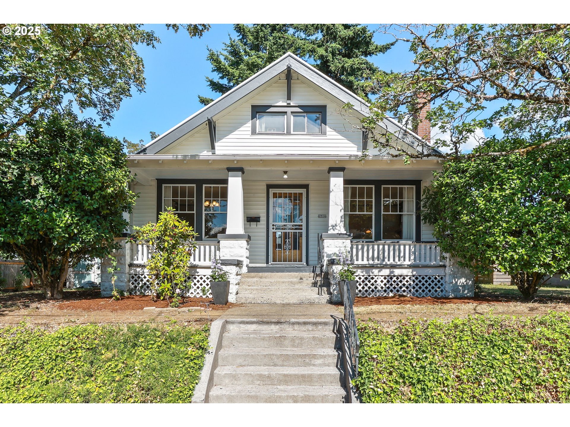 Property Photo:  6716 N Kerby Ave  OR 97217 