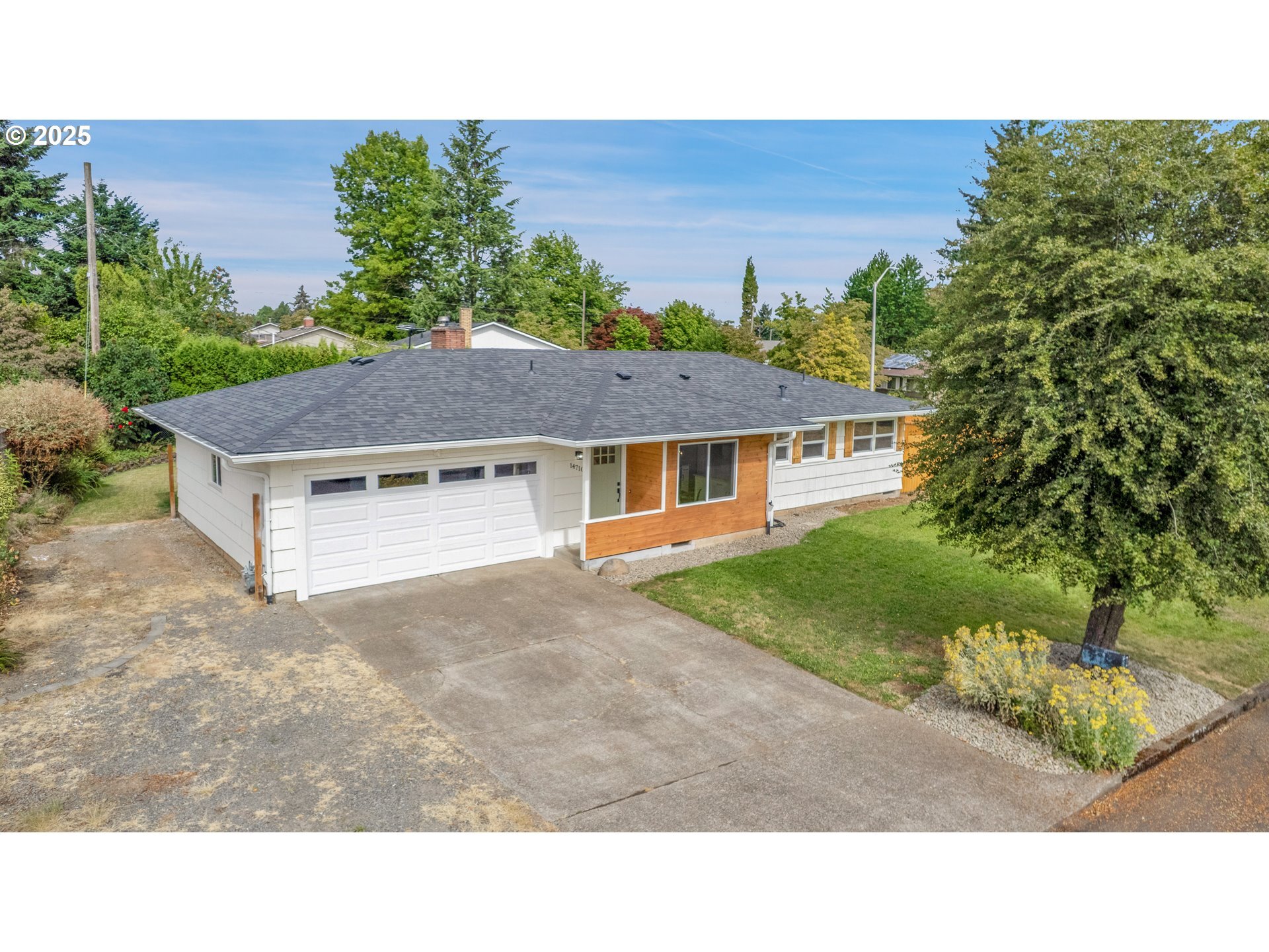 14710 NE Knott Ct  Portland OR 97230 photo