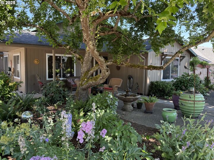 Property Photo: 210 S 2nd St OR 97111