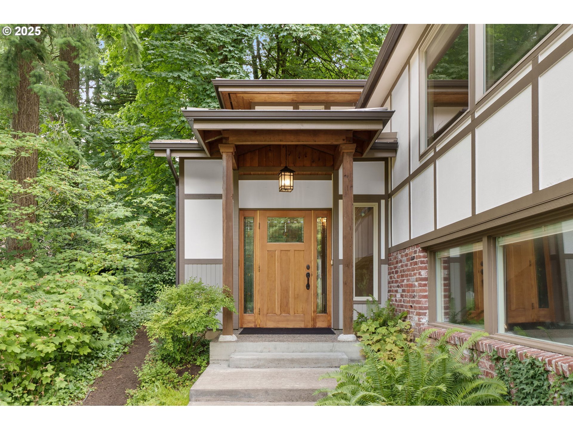 Property Photo: 1325 SW Upland Dr OR 97221