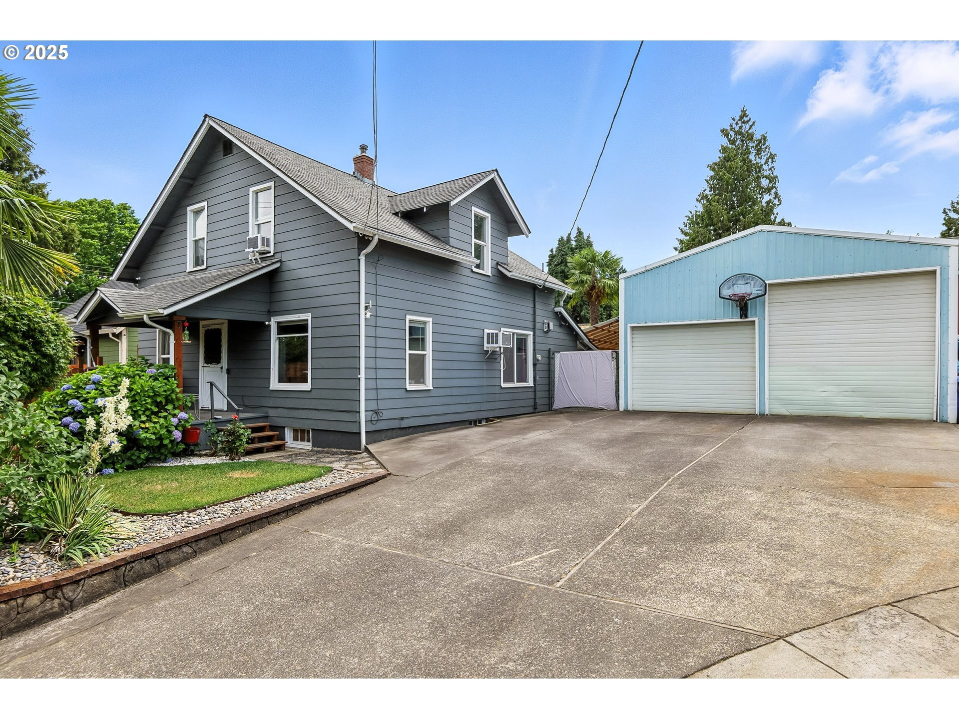 8014 N Johnswood Dr  Portland OR 97203 photo